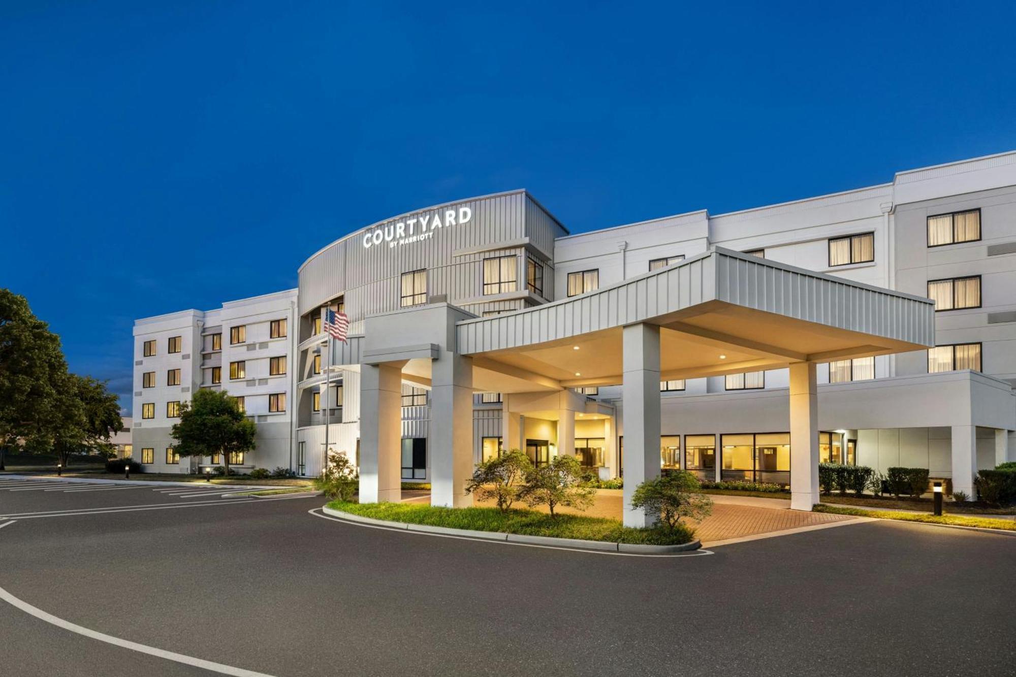 Courtyard Mt. Holly Westampton Hotel Eksteriør billede